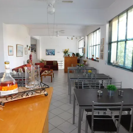 ωρεοι Hotel 2*